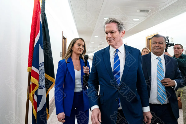 2025年02月16日:美国财长贝森特表示：他和特朗普关注的是10年期美国国债收益率 而不是美联储